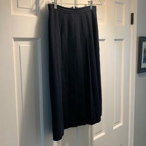 Pleated wool skirt